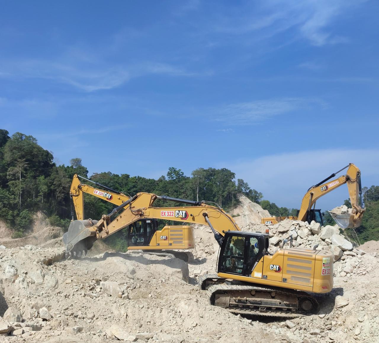Unit excavator pada pekerjaan open pit
